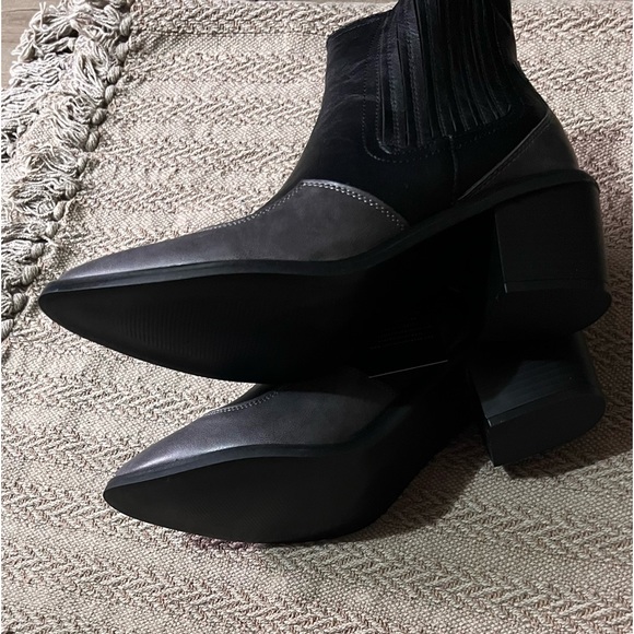 Cowgirl boots - Picture 3 of 5